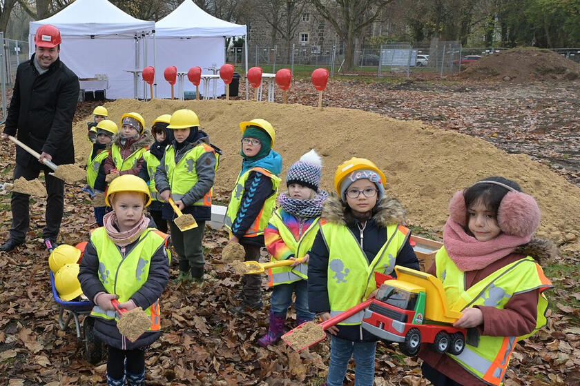 Future attendees at the ground-breaking ceremony with mayor Geselle