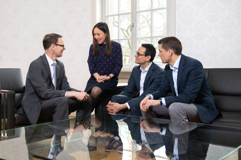 Stephan Kloock, Head of the Credit Risk Management department and functional sponsor of the equity investment, in conversation with Helaba Digital Managing Director Lucie Haß, S-Ray CEO Andreas Feiner and Helaba Digital Managing Director Philipp Kaiser.