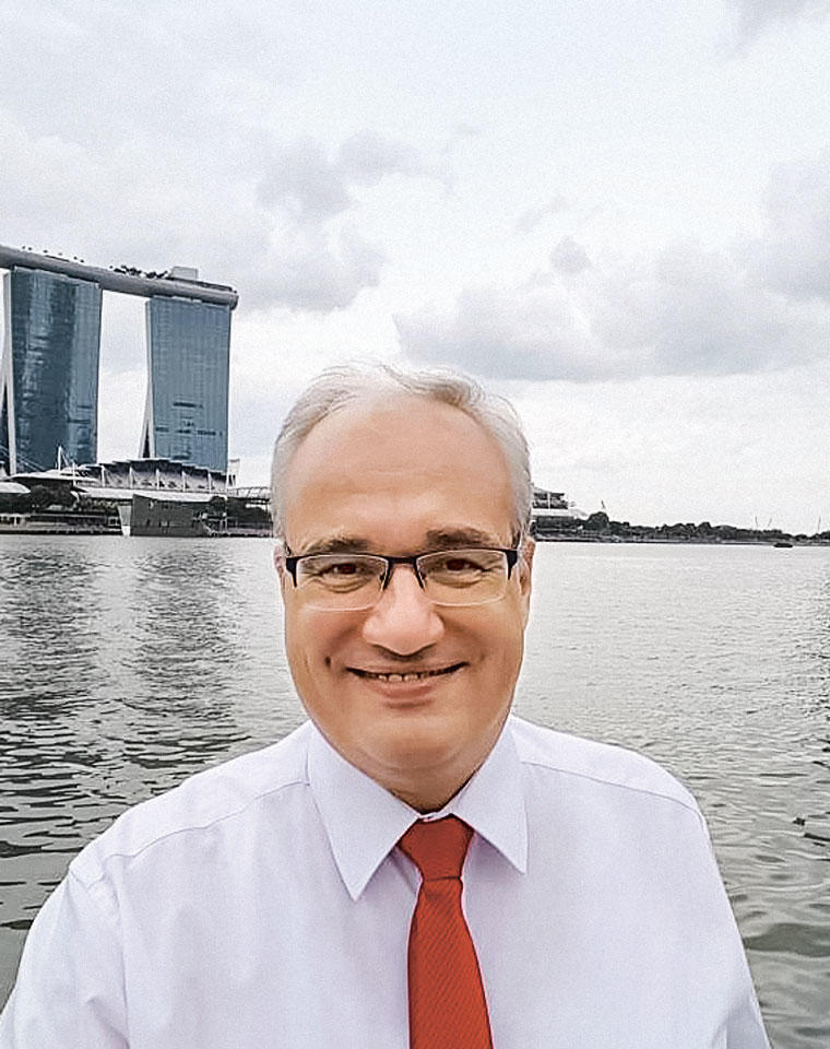 Christoph Winnat is Chief  Representative and has been working for Helaba in  Singapore since  October 2014. 