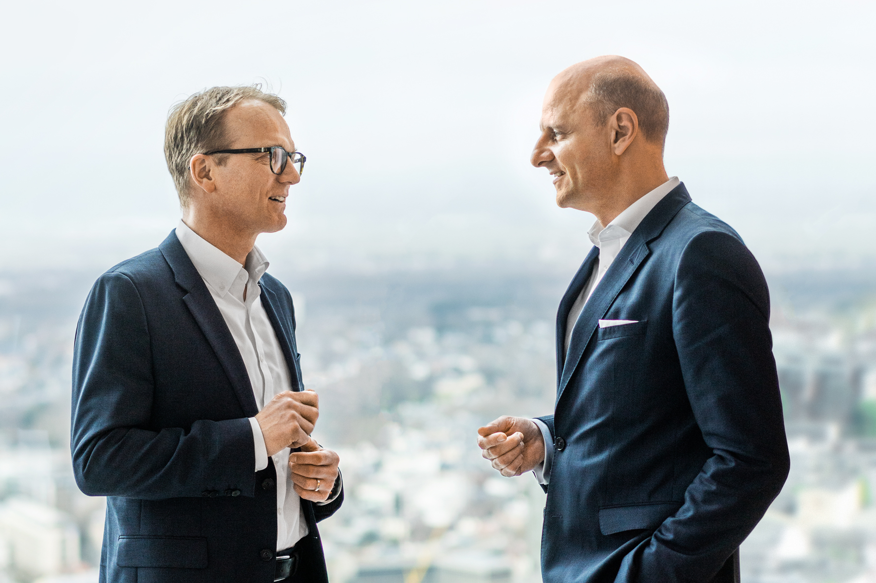 Dirk Eichholz, Leiter Konzernfinanzen und -Risikomanagement EWE, und sein Helaba-Kundenbetreuer Michael Längler.