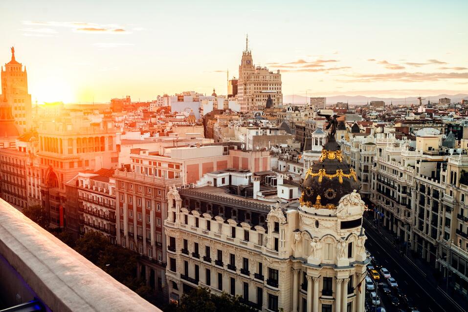 Helaba’s Madrid branch supports large corporates in Spain and Portugal with financing, risk management, and growth – as a strategic partner with local know-how and international expertise.