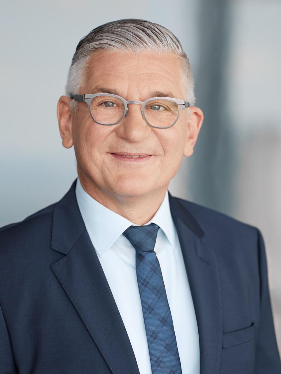 Frank Dehnke to succeed Frank Nickel on Executive Board